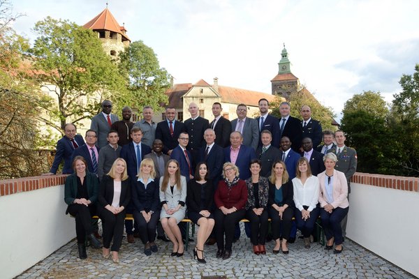 Group Foto in front of the Castle of Schlaining, where the ASPR is located