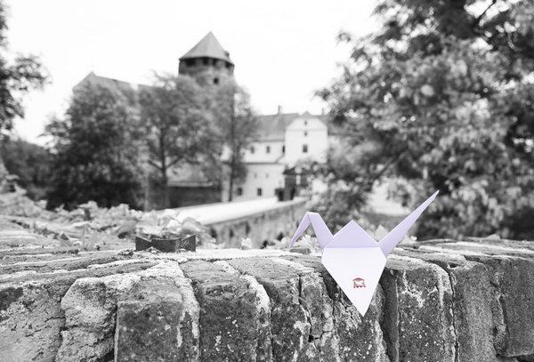 Papercrane in front of Schlaining Castle